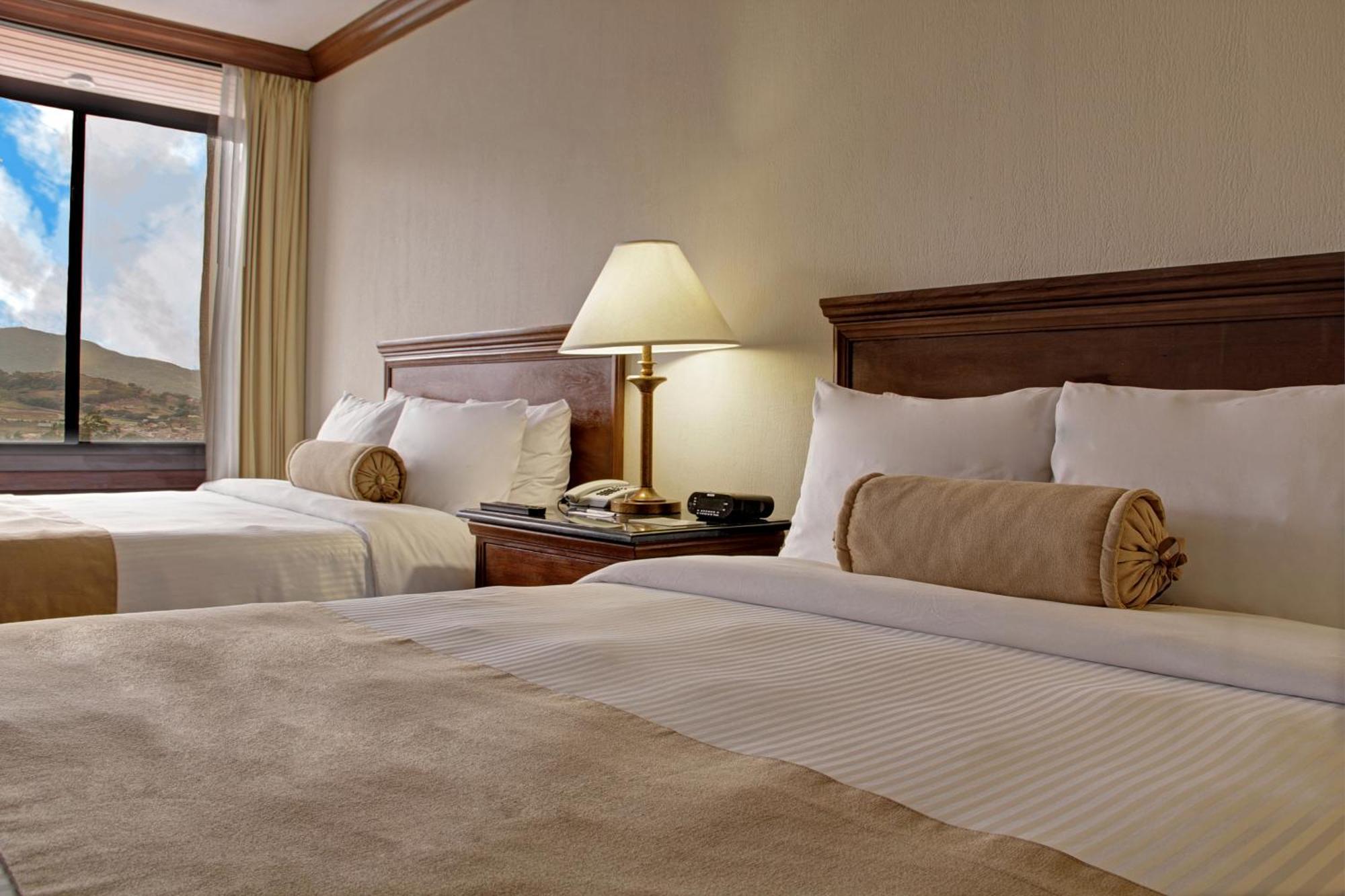 Wyndham San Jose Herradura ภายนอก รูปภาพ A typical guest room at the Best Western Premier Collection