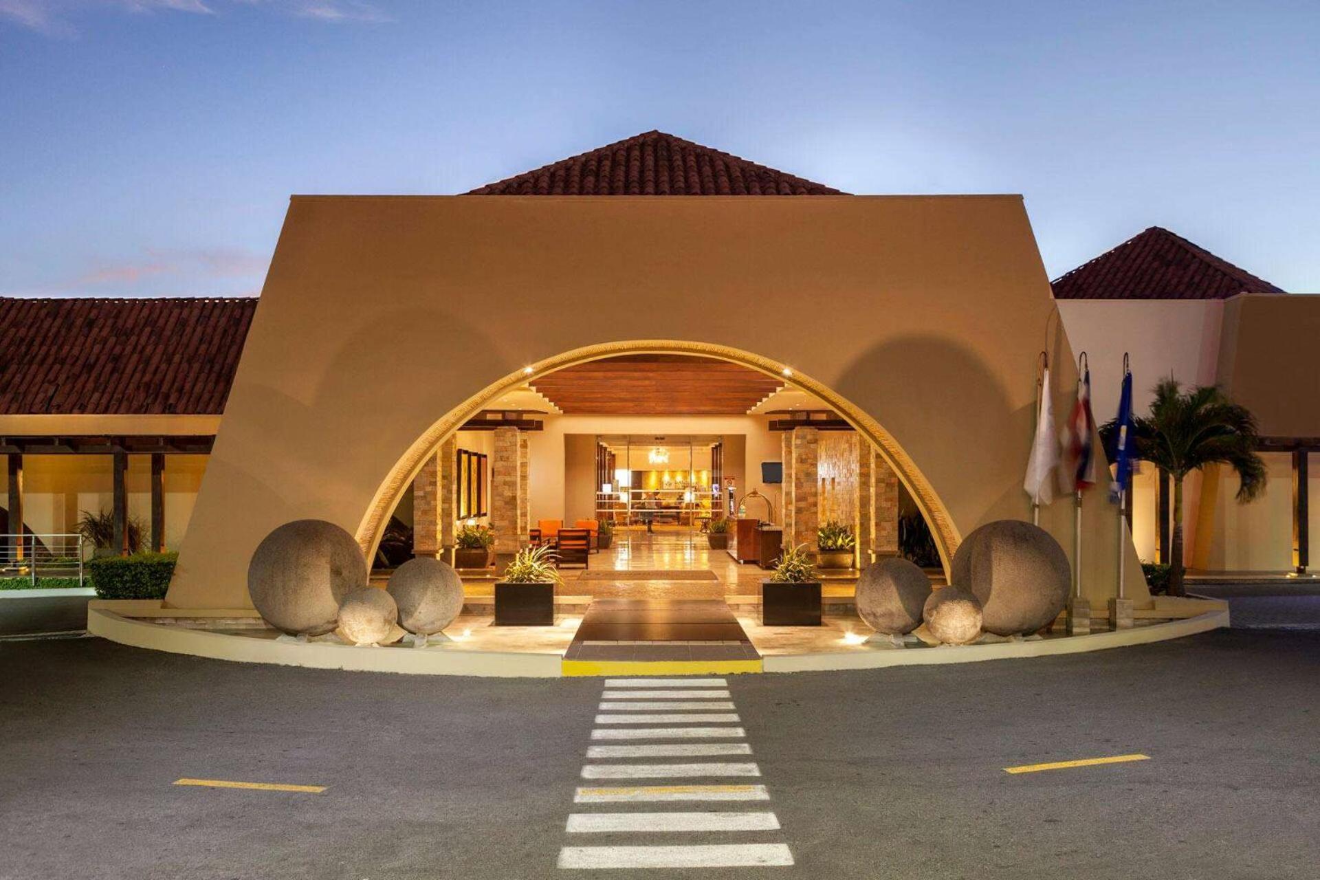 Wyndham San Jose Herradura ภายนอก รูปภาพ The entrance of the hotel