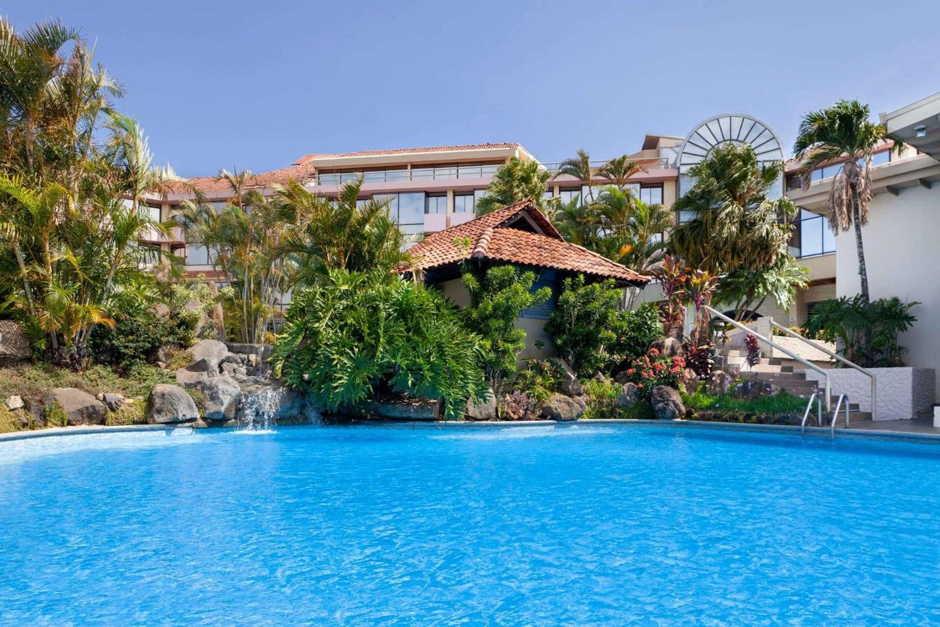 Wyndham San Jose Herradura ภายนอก รูปภาพ The swimming pool at the Sheraton Kauai Resort